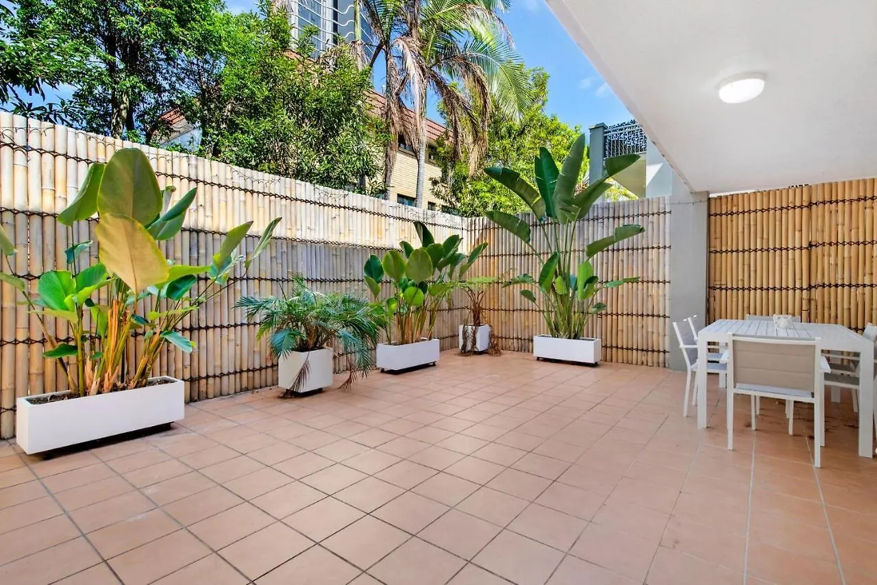 Broadbeach Oasis - 2 Bedroom Apartment In Britannia Голд-Кост